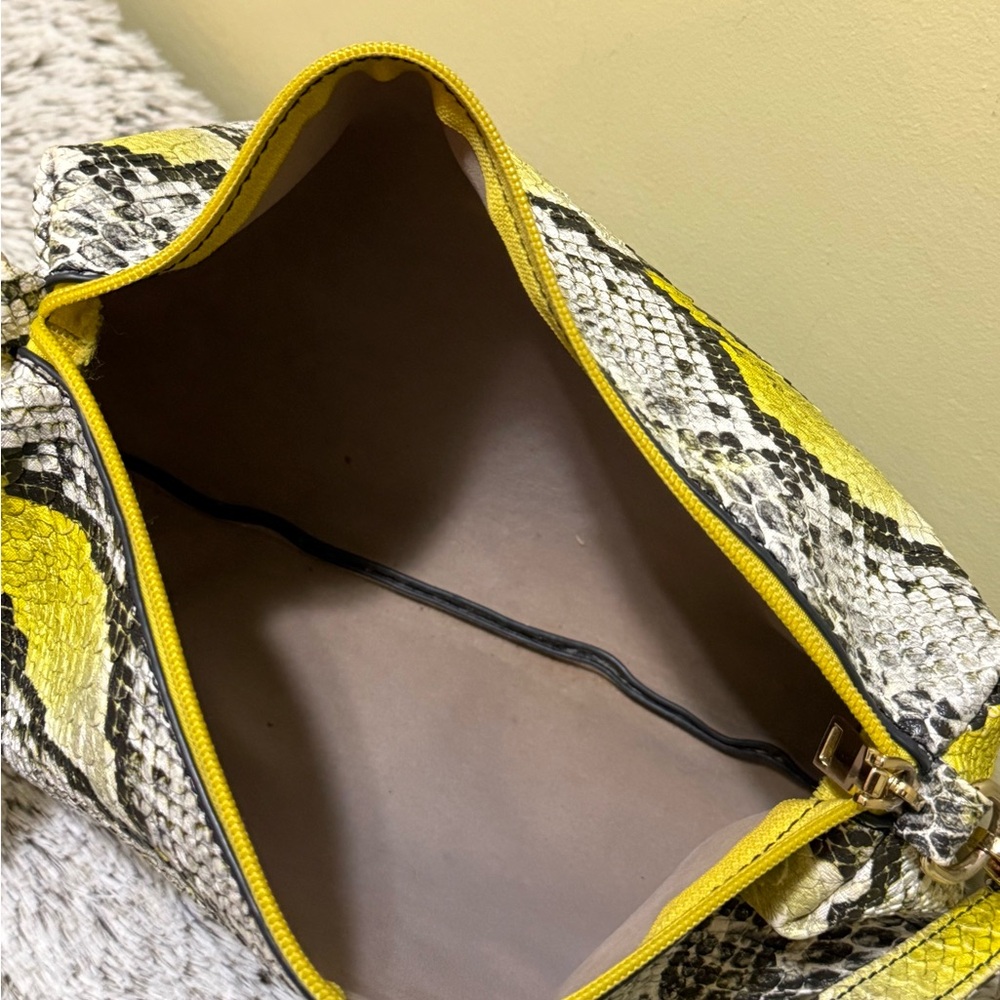 Stylish Yellow and Black Snake Print Women's Bag - Picture 6 of 7